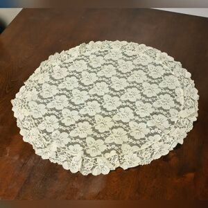 Vintage dogwood lace circle doily